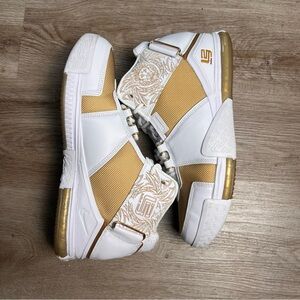 Nike LeBron 2 “Moccabi”